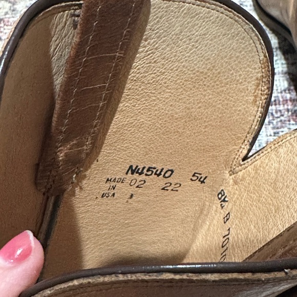 8.5 Lucchese tan Boots - Picture 4 of 10